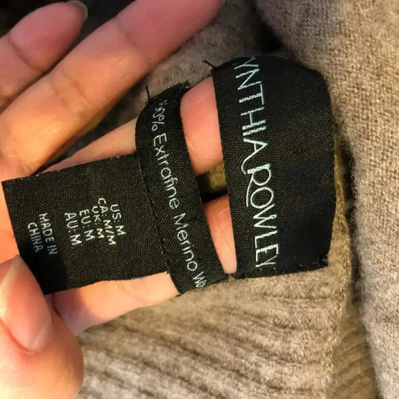 100% Extra fine Merino Wool Cynthia Rowley Women Cozy Soft  Sweater Size M - Picture 3 of 5